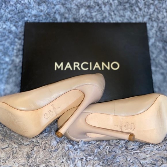🧡🤍 NEW- Marciano Pumps - Picture 6 of 7